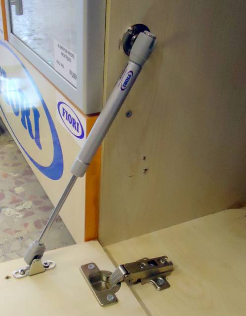 GAZLI DÜŞER KAPAK AMORTİSÖRÜ 80 Newton